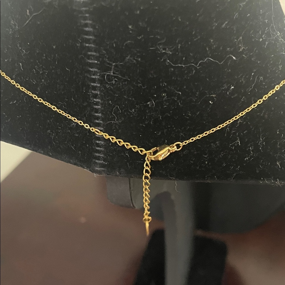 Elegant Gold Pendant Necklace - Picture 2 of 2